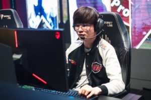 Game thủ chi gần 83.000 USD tặng nữ streamer